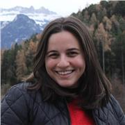 Tutor brasiliana fluente in portoghese e inglese, con oltre un anno di esperienza nell'insegnamento dell'inglese a bambini e adult